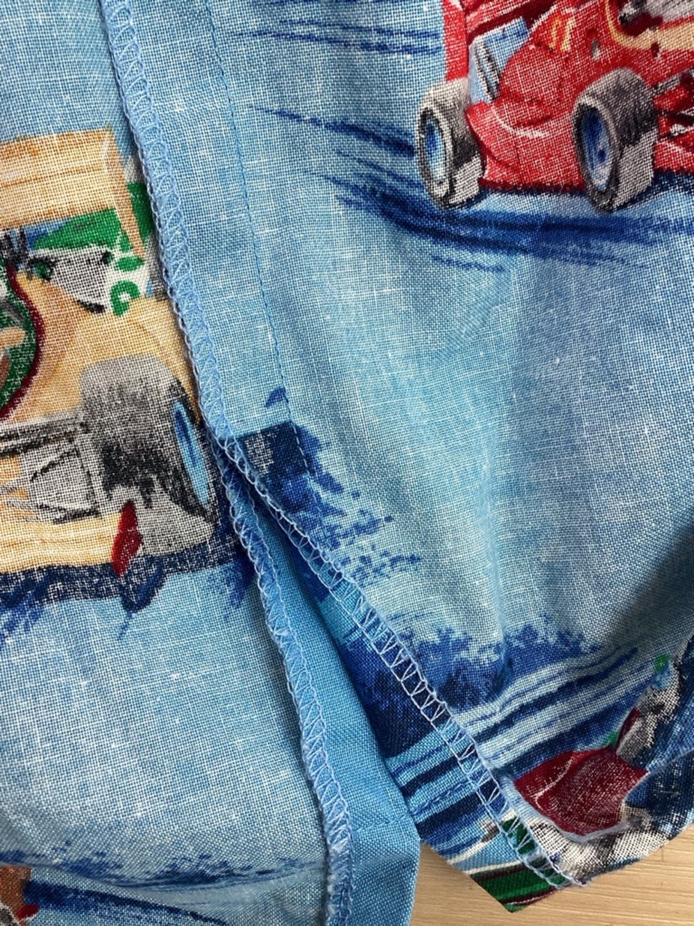 Men’s Blue Racing Car Cotton Print Button-Up SS Shirt Medium - Picture 9 of 9